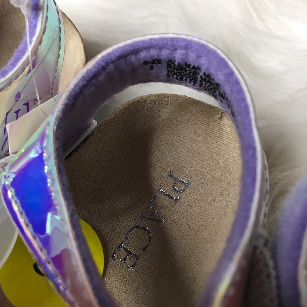 Chirldrens Place holographic sandals - Picture 3 of 3